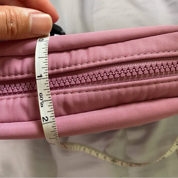 💜 - Zipper Pink Fanny Pack/Belt Bag Brand new - Picture 6 of 8